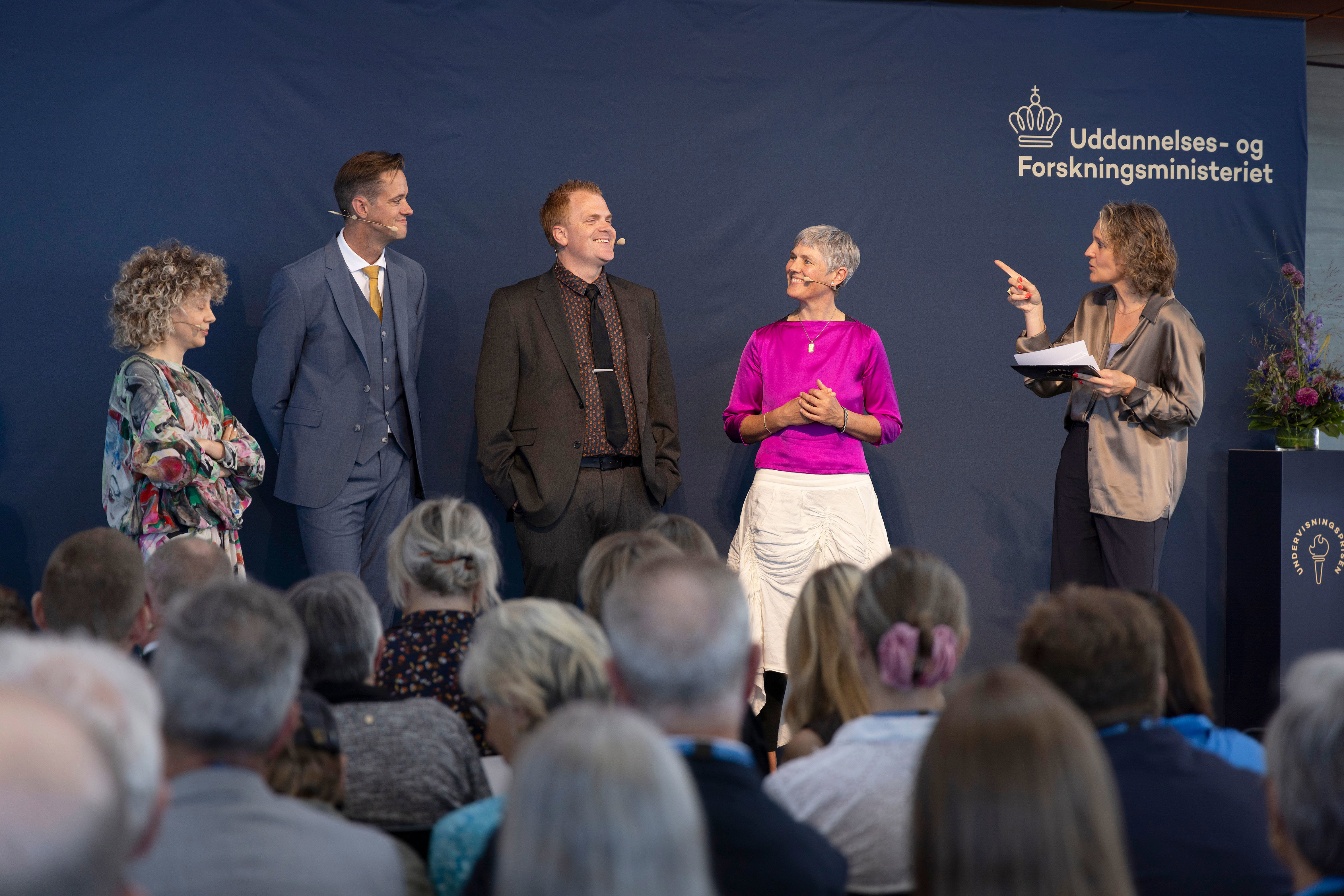 Prismodtagere Alicia Lazzaroni, Henrik Juul Larsen, Kim Duus Thøisen og Nenia Zenana i samtale med moderator Anja Bo ved prisuddelingen.