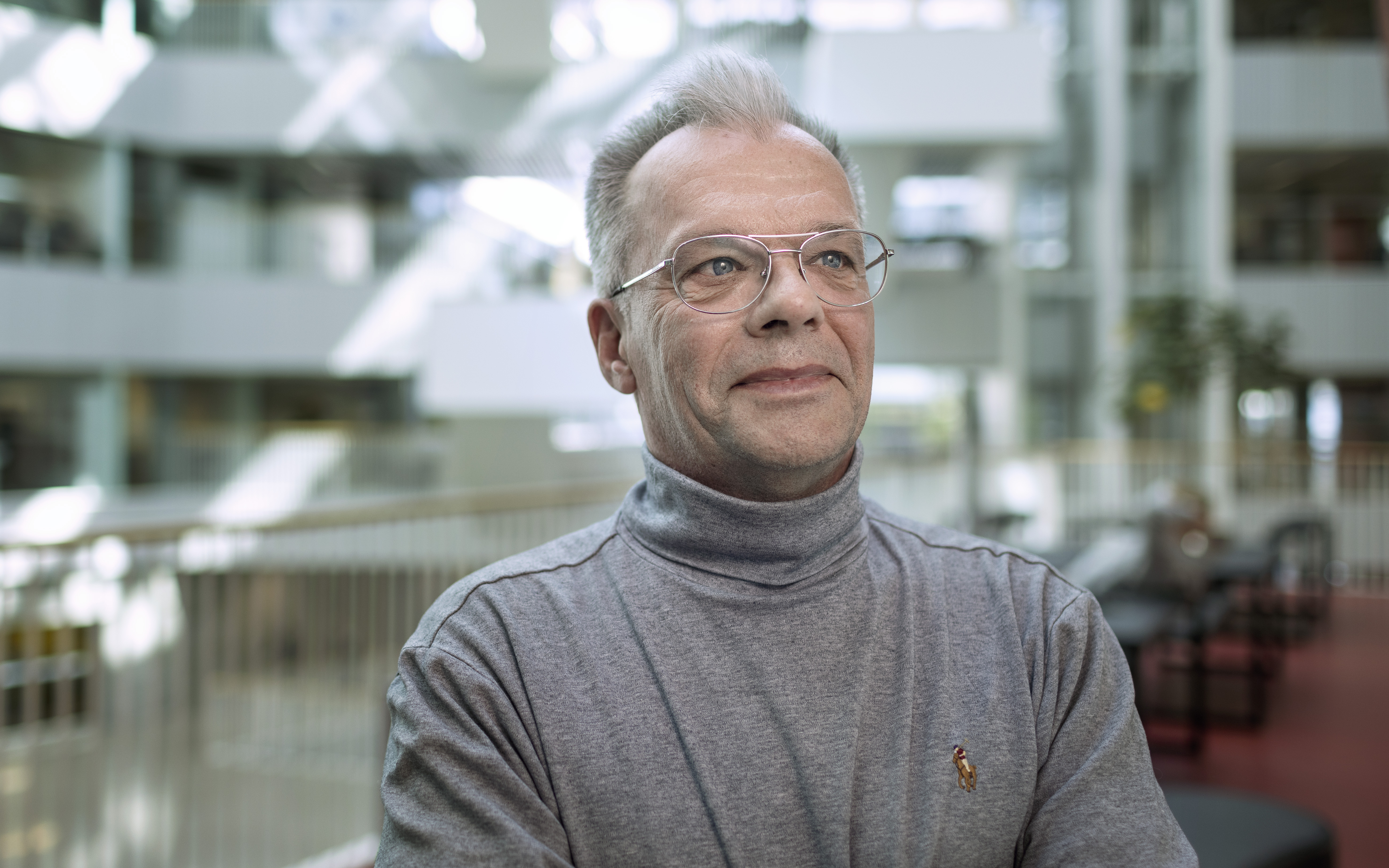 Et langt arbejdsliv i det private kommer i spil, når lektor Frits Giversen underviser på maskinmesteruddannelsen. Her justerer han forestillinger om god ledelse og nyder, at der ikke findes et nulsumsspil på læreanstalten: “De studerende kan bare få det hele.”