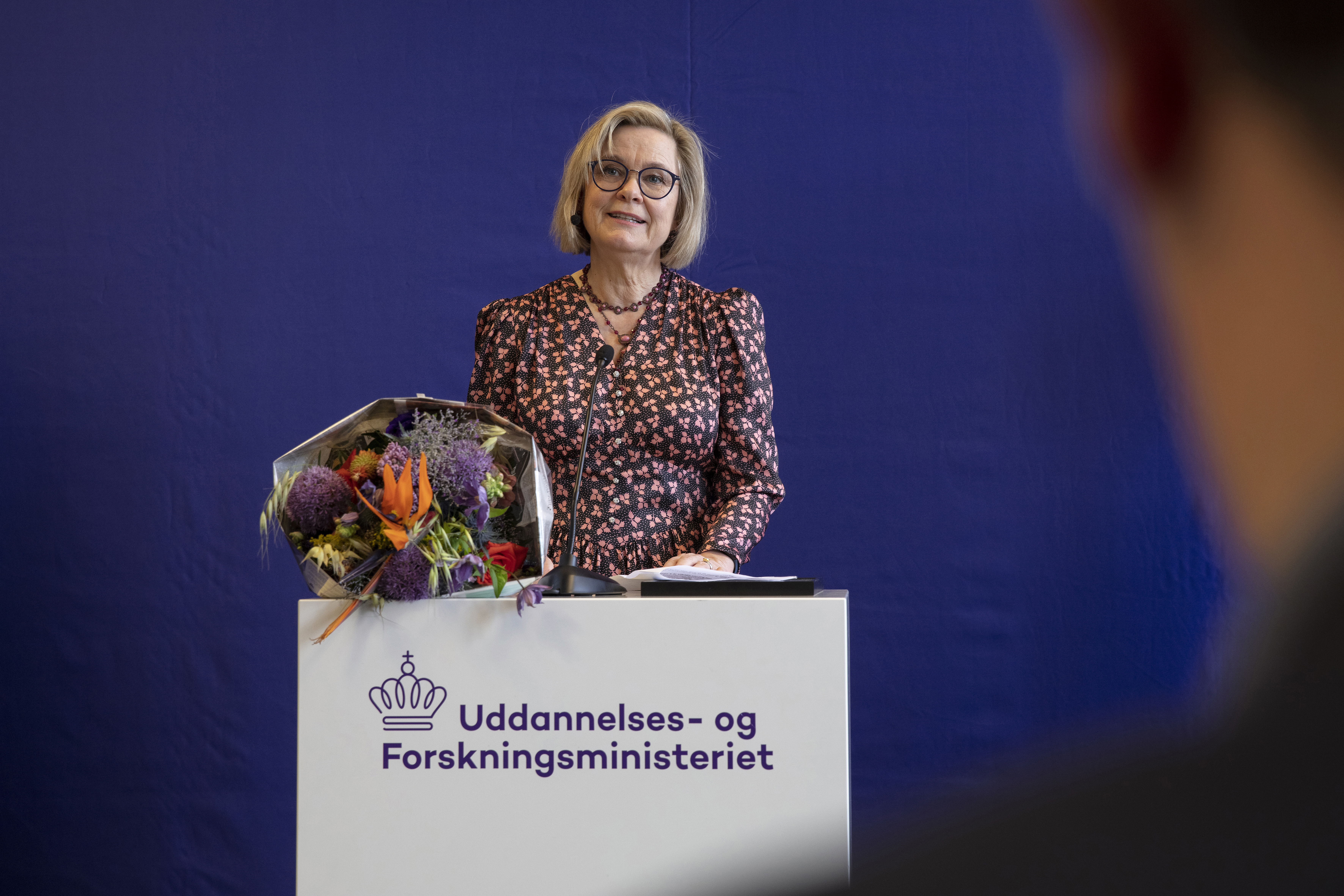 Lone Simonsen takker for Forskningskommunikationsprisen 2021 (Foto: Søren Kjeldgaard)
