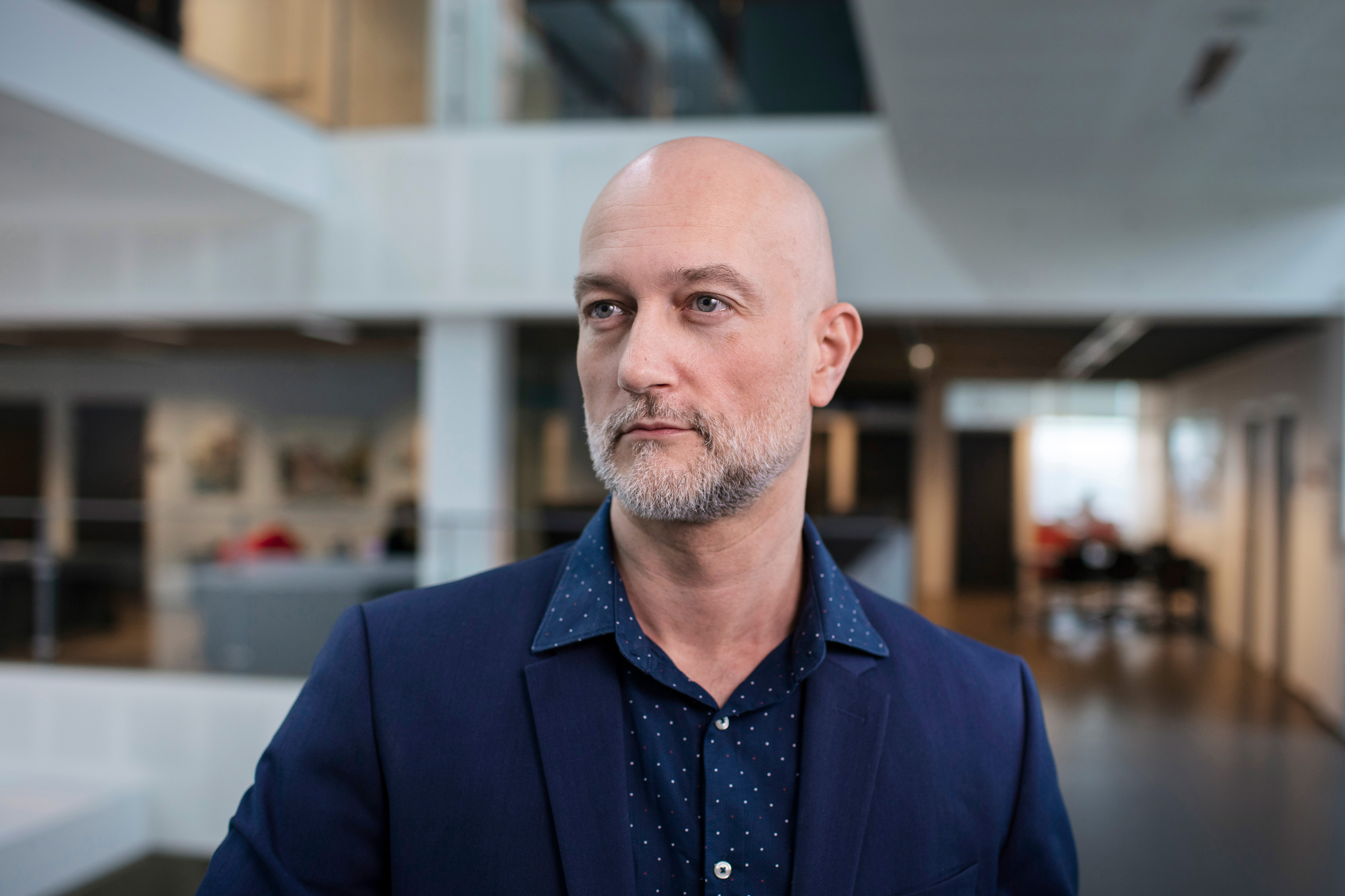 Datalogi skal ikke kun være for dem, der altid har programmeret i garagen. Derfor er det lektor på IT-Universitetet Claus Brabrands mission at lade sin begejstring for faget smitte af på mange forskellige typer af studerende.