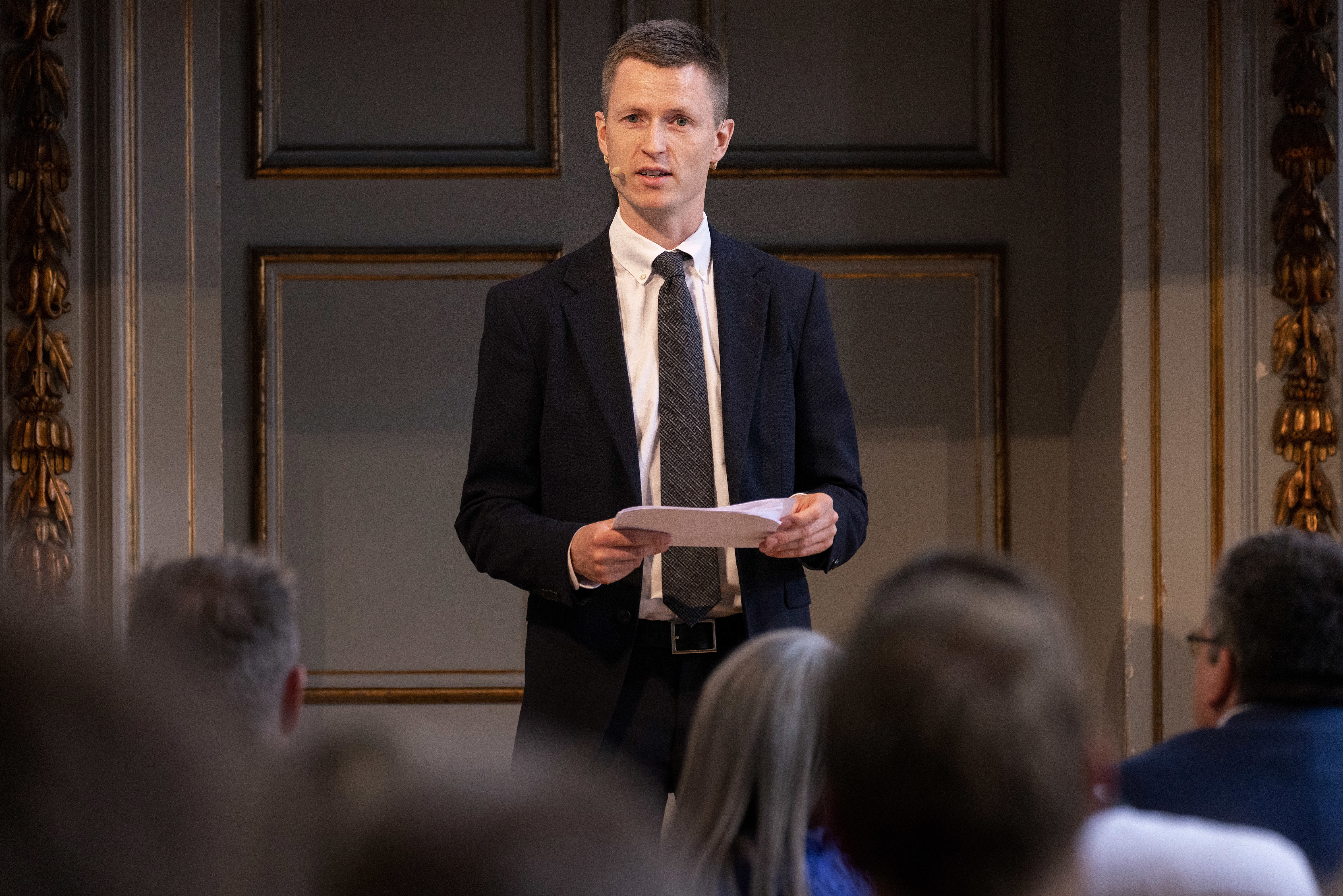 Uddannelses- og forskningsminister Jesper Petersen holder tale ved overrækkelsen af Undervisningsprisen 2022. Foto: Søren Kjeldgaard.