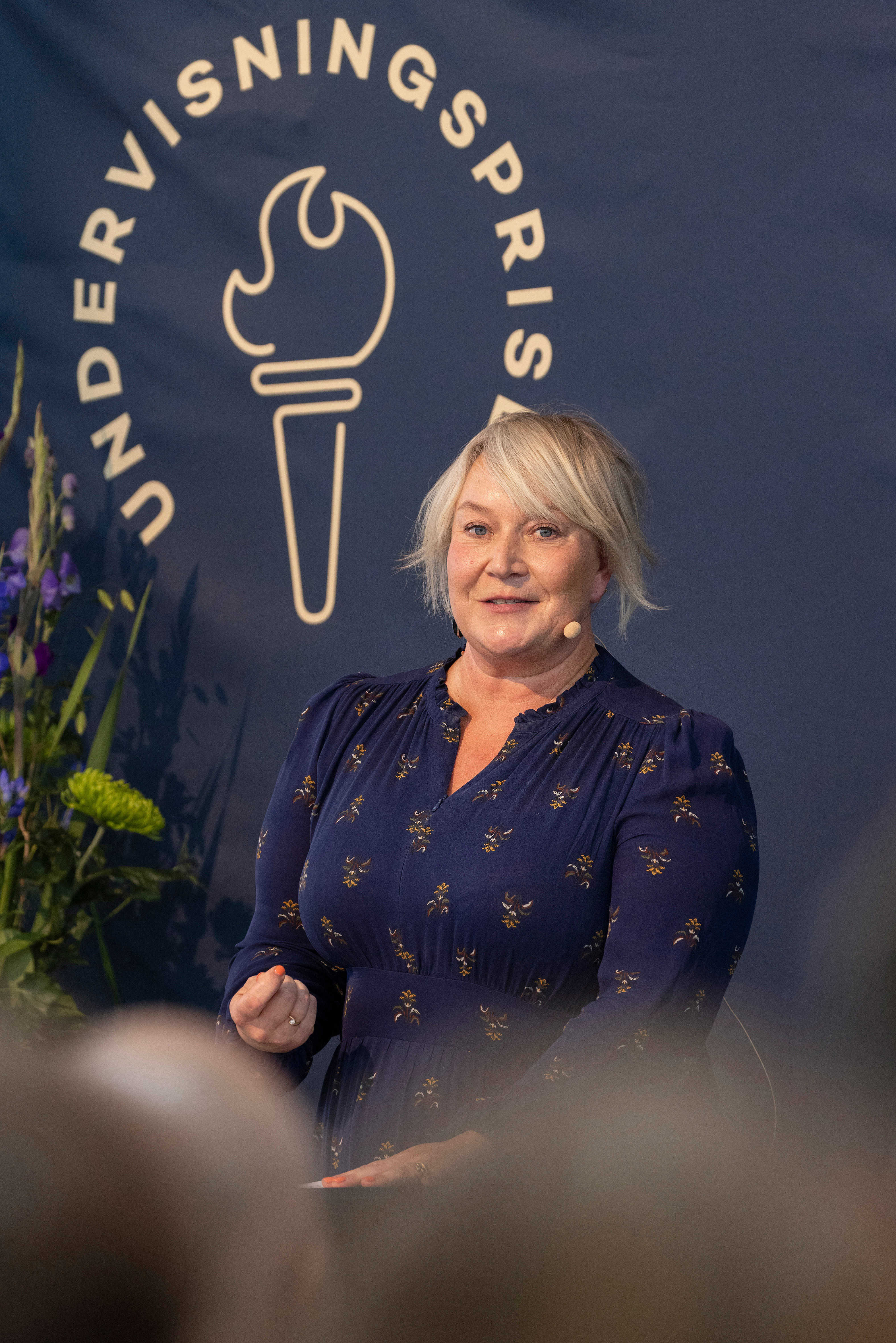 Uddannelses- og forskningsminister Christina Egelund holder tale ved årets prisuddeling, hvor der sættes fokus på vigtigheden af god undervisning og inspirerende undervisere.