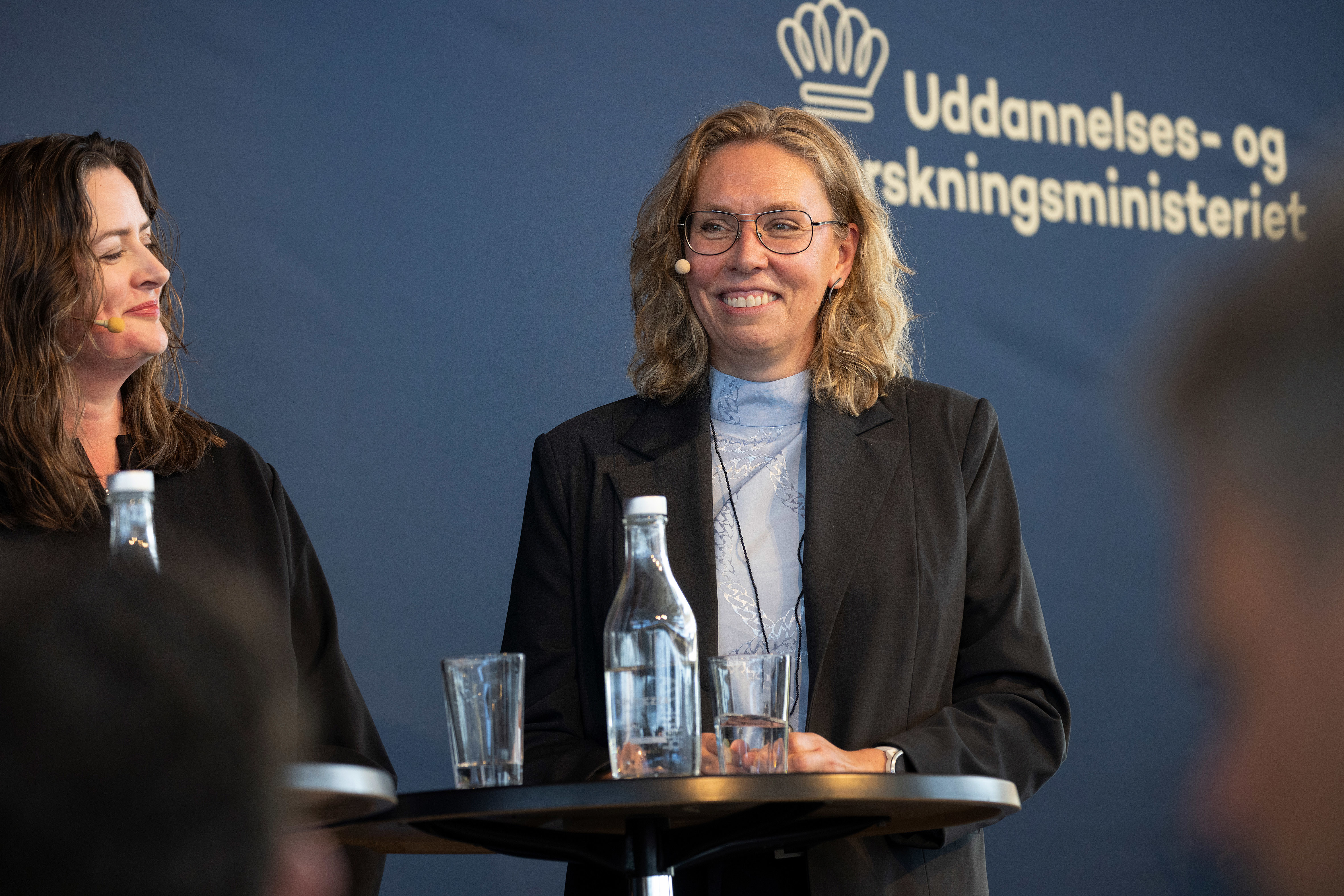 Camilla Hedegaard Møller og Iben Holm Fogstrup i panelsamtale ved prisuddelingen.