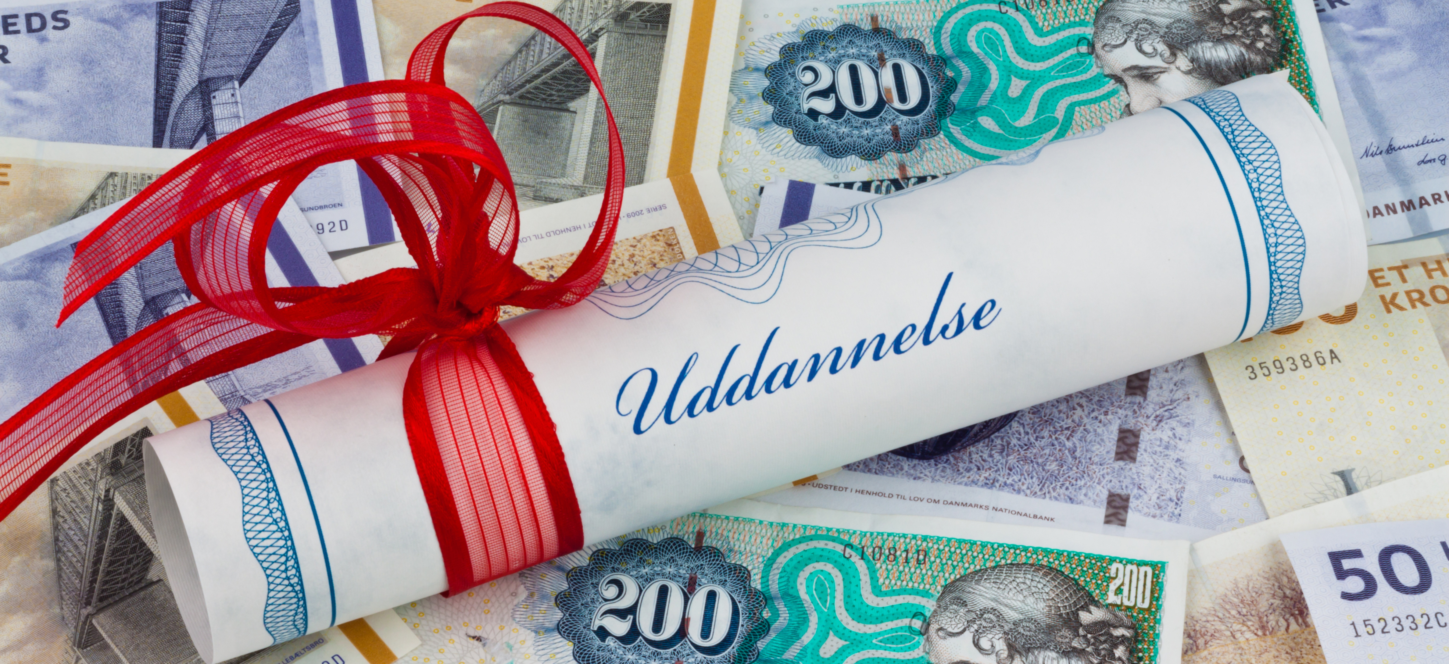 Statens Uddannelsesstøtte (SU) gives til studerende på ungdomsuddannelser og videregående uddannelser.