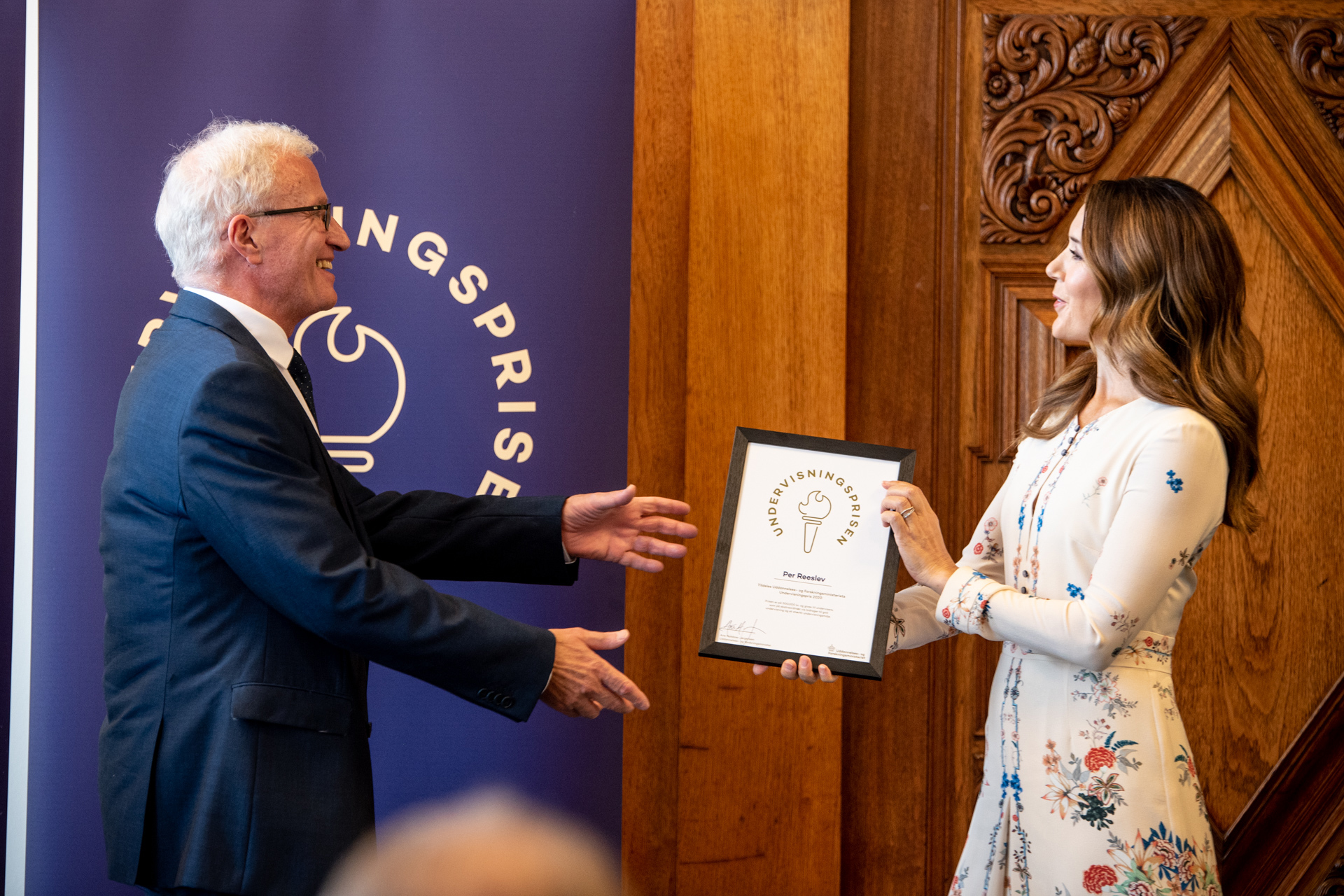 H.K.H. Kronprinsesse Mary overrækker Undervisningsprisen til Per Reeslev