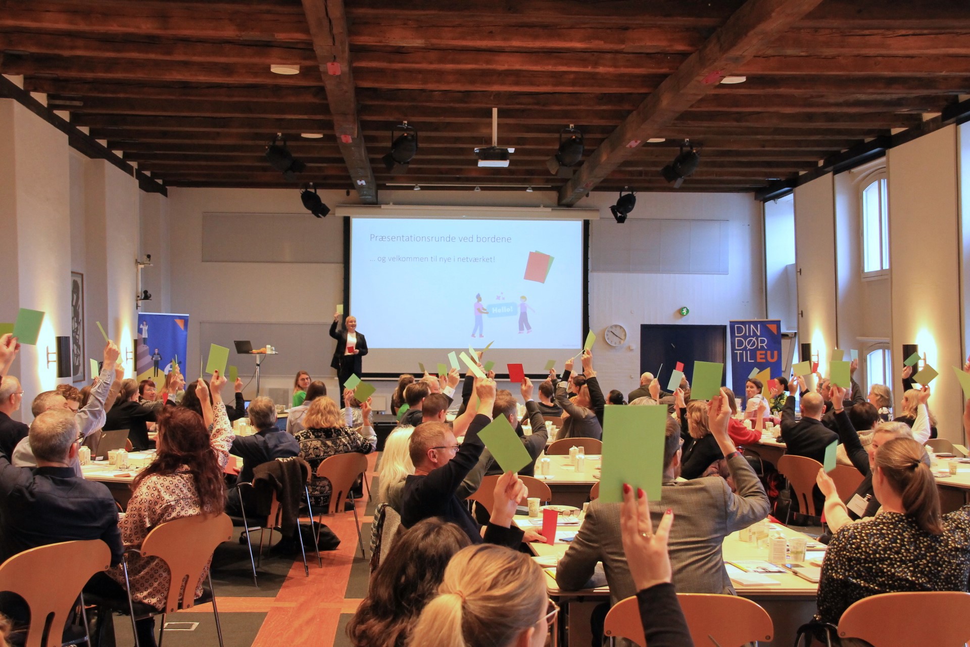 Præsentation af deltagerne Deltagerne viser med grønne og røde kort varigheden af deres medlemskab af netværket.