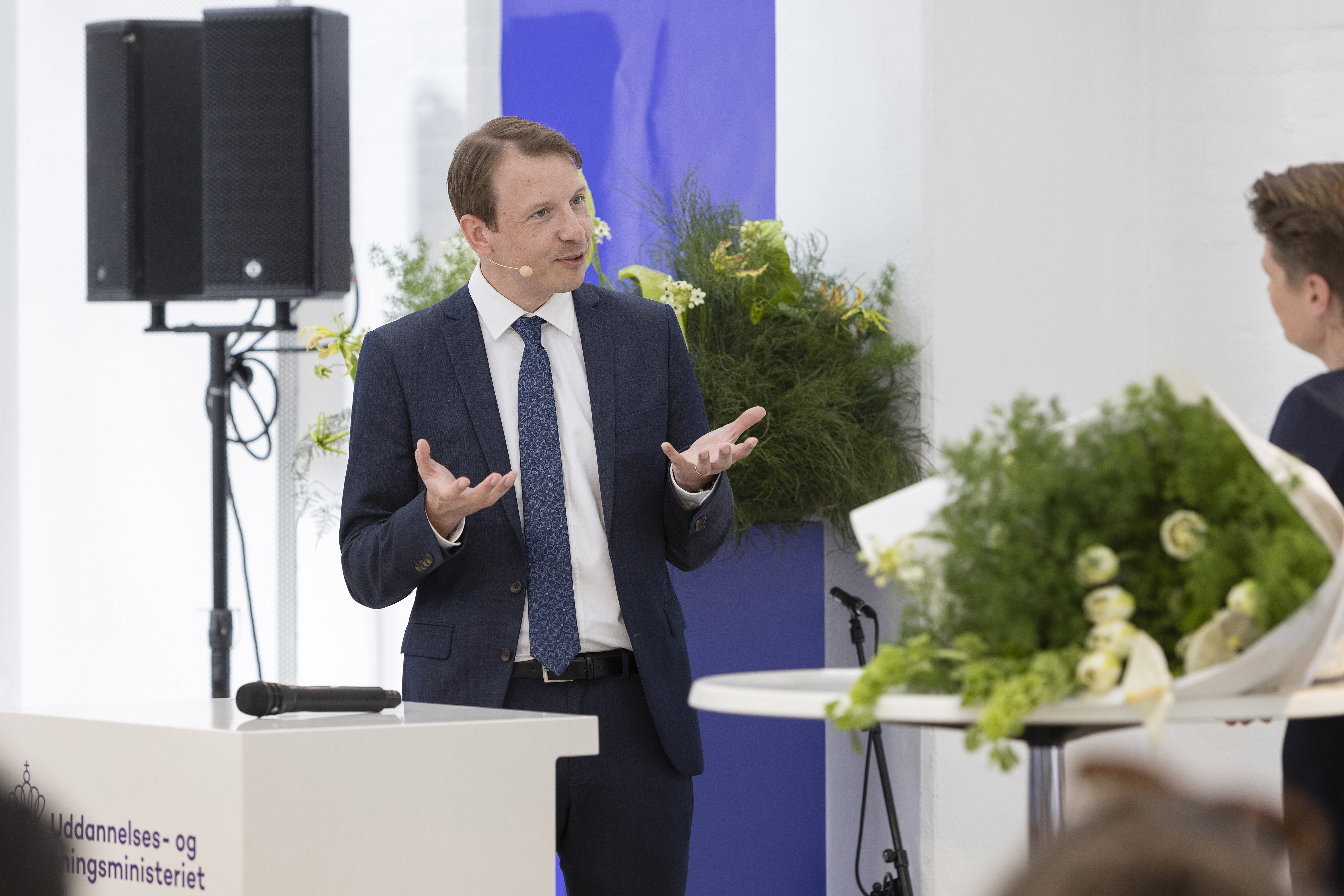 Journalist Nynne Bjerre Christensen interviewer årets prismodtager. Foto: Søren Kjeldgaard.