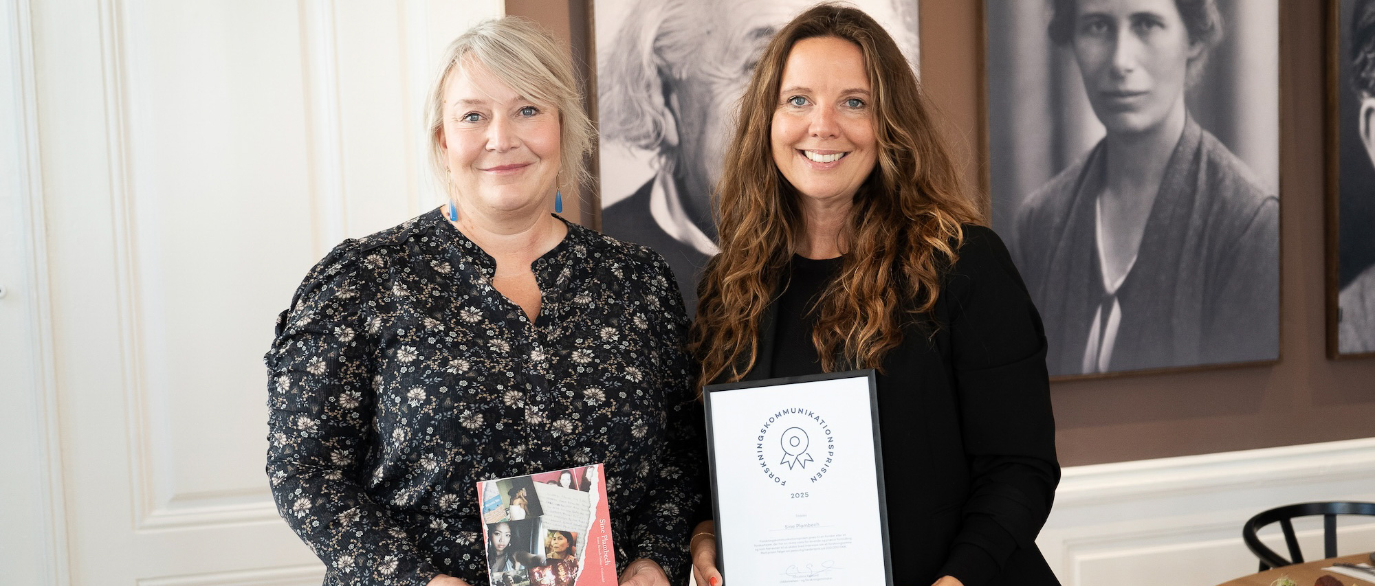 Uddannelses- og Forskningsministeriet uddeler hvert år en Forskningskommunikationspris, der går til en forsker, der har en skarp sans for at formidle levende og præcist, og som kan skabe bred interesse for sit forskningsfelt. Med prisen følger et honorar på 200.000 kroner.