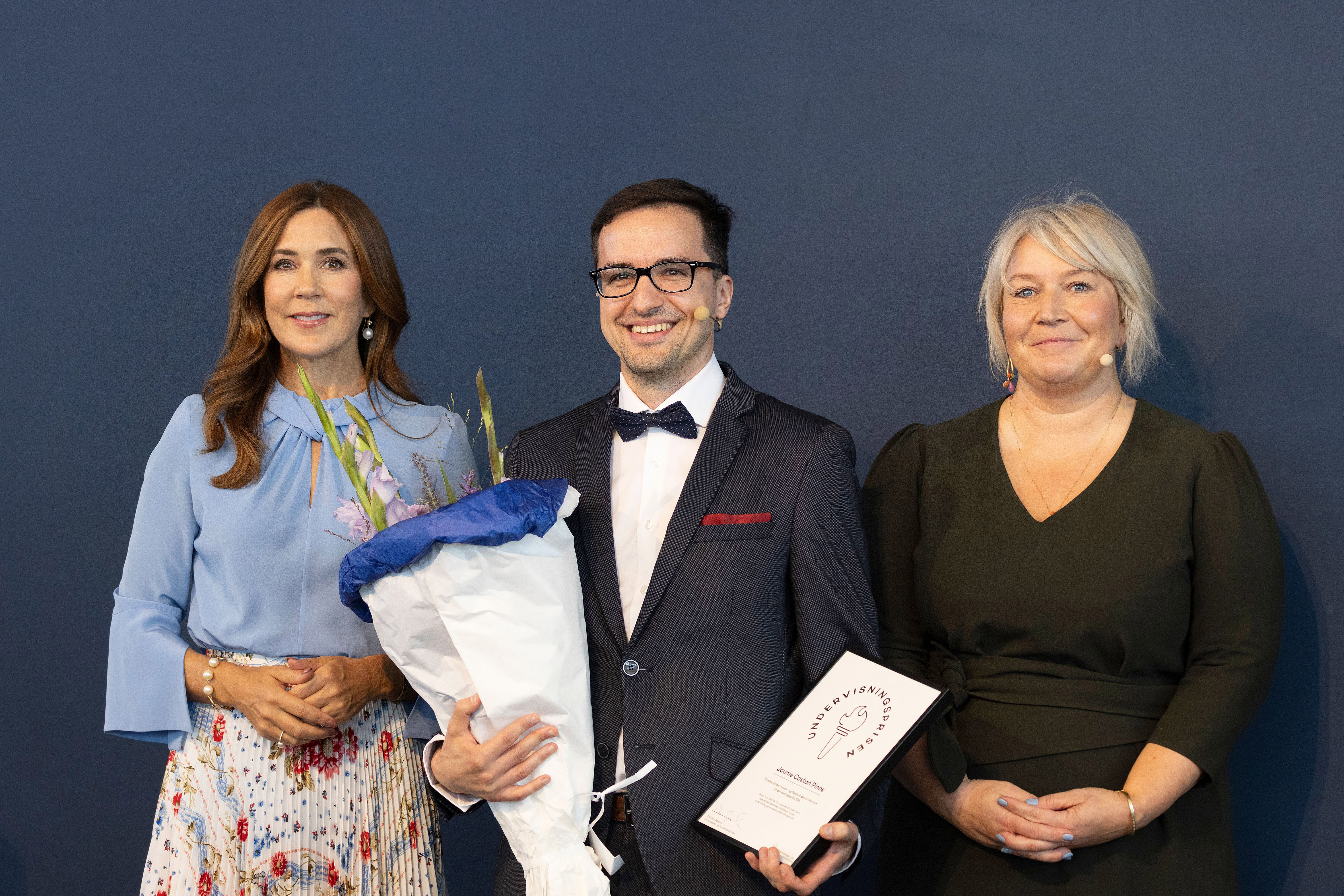 Jaume Castan Pinos, modtager af Undervisningsprisen 2024 med H.M. Dronningen og uddannelses- og forskningsminister Christina Egelund.