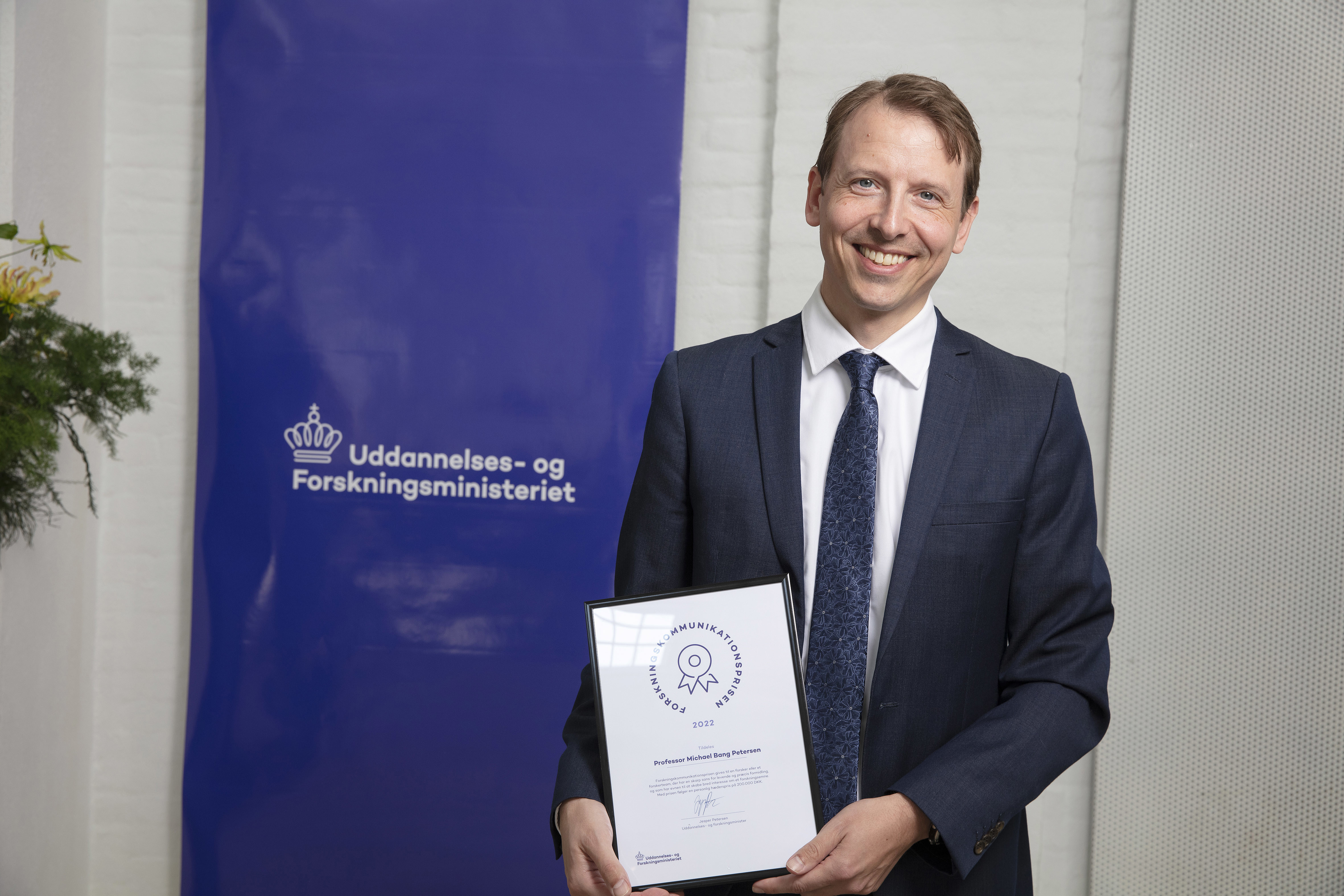 Michael Bang Petersen modtager Forskningskommunikationsprisen 2022. Foto: Søren Kjeldgaard.