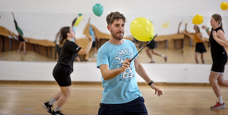 Organisationer, der arbejder med unge og læring uden for det formelle uddannelsessystem, kan gennem Erasmus+ søge støtte til kompetenceudvikling i udlandet for ansatte og frivillige, ungdomsudvekslinger, aktiviteter med ungedeltagelse, interrailbilletter og europæiske samarbejdsprojekter.