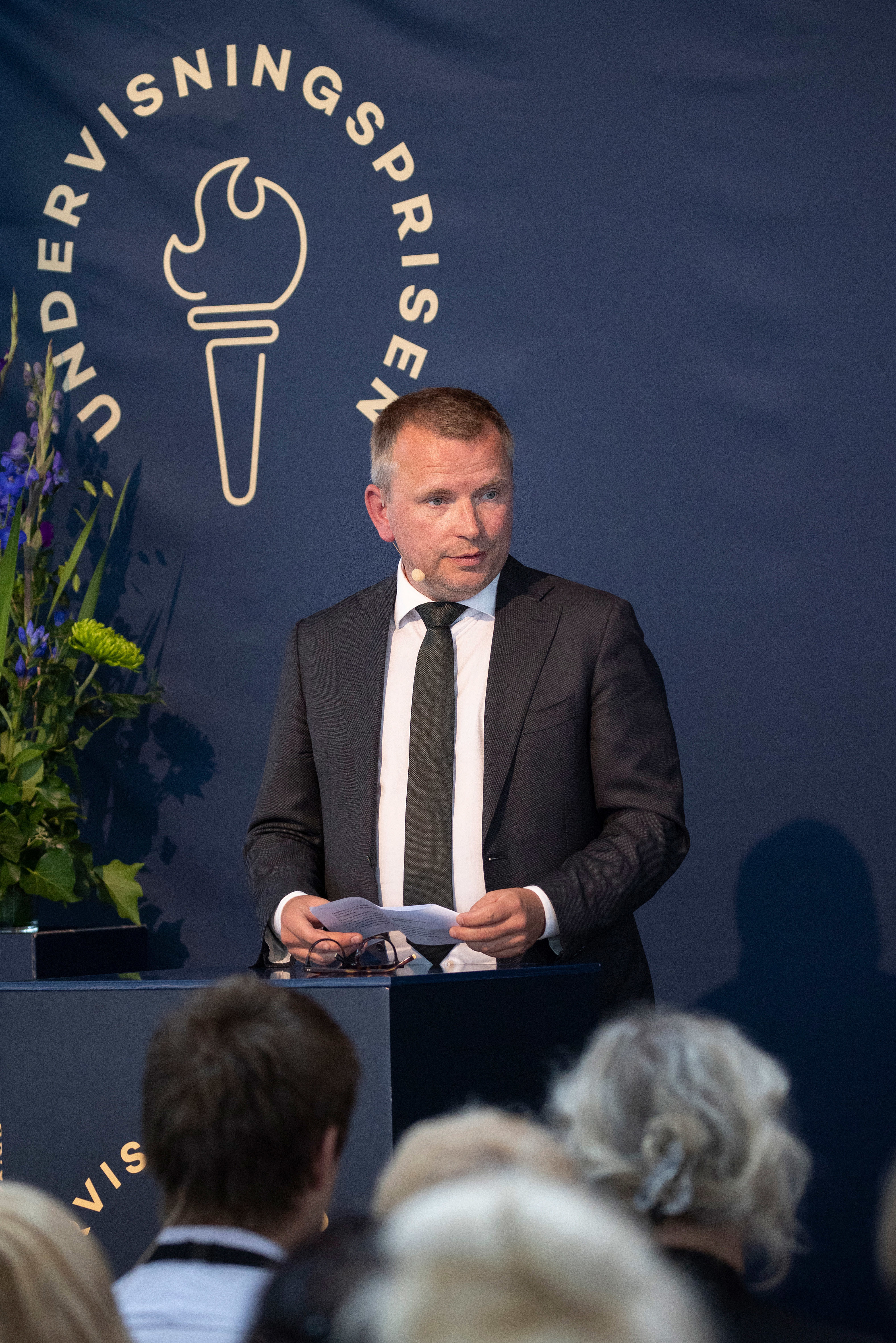 Direktør i Uddannelses- og Forskningsstyrelsen, Mikkel Leihardt, byder velkommen til årets prisuddeling.