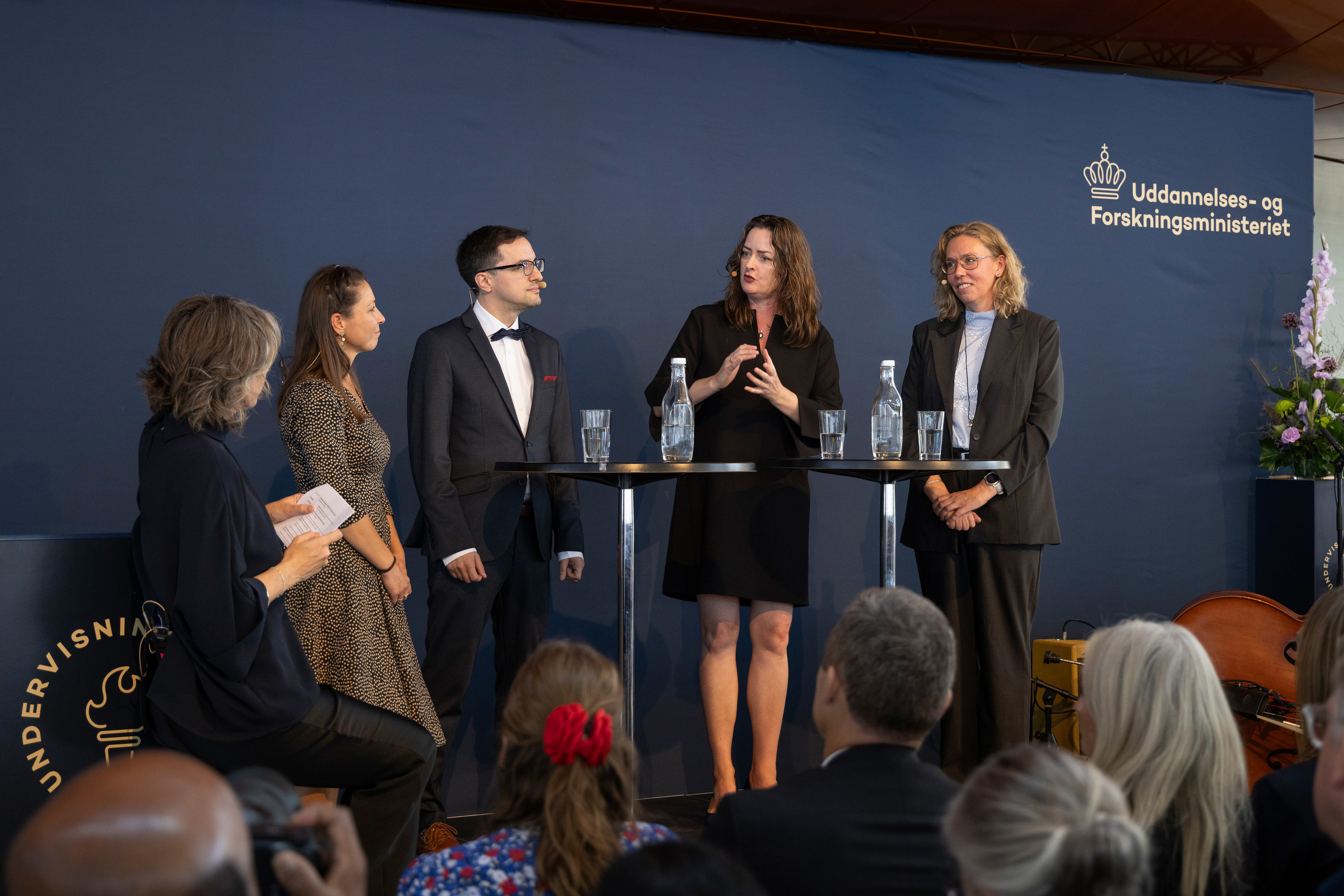 Prisvindere Camilla Hedegaard Møller, Iben Holm Fogstrup, Jaume Castan Pinos og Juljana Gjata Hjorth Jacobsen i samtale med moderator Anja Bo ved prisuddelingen.