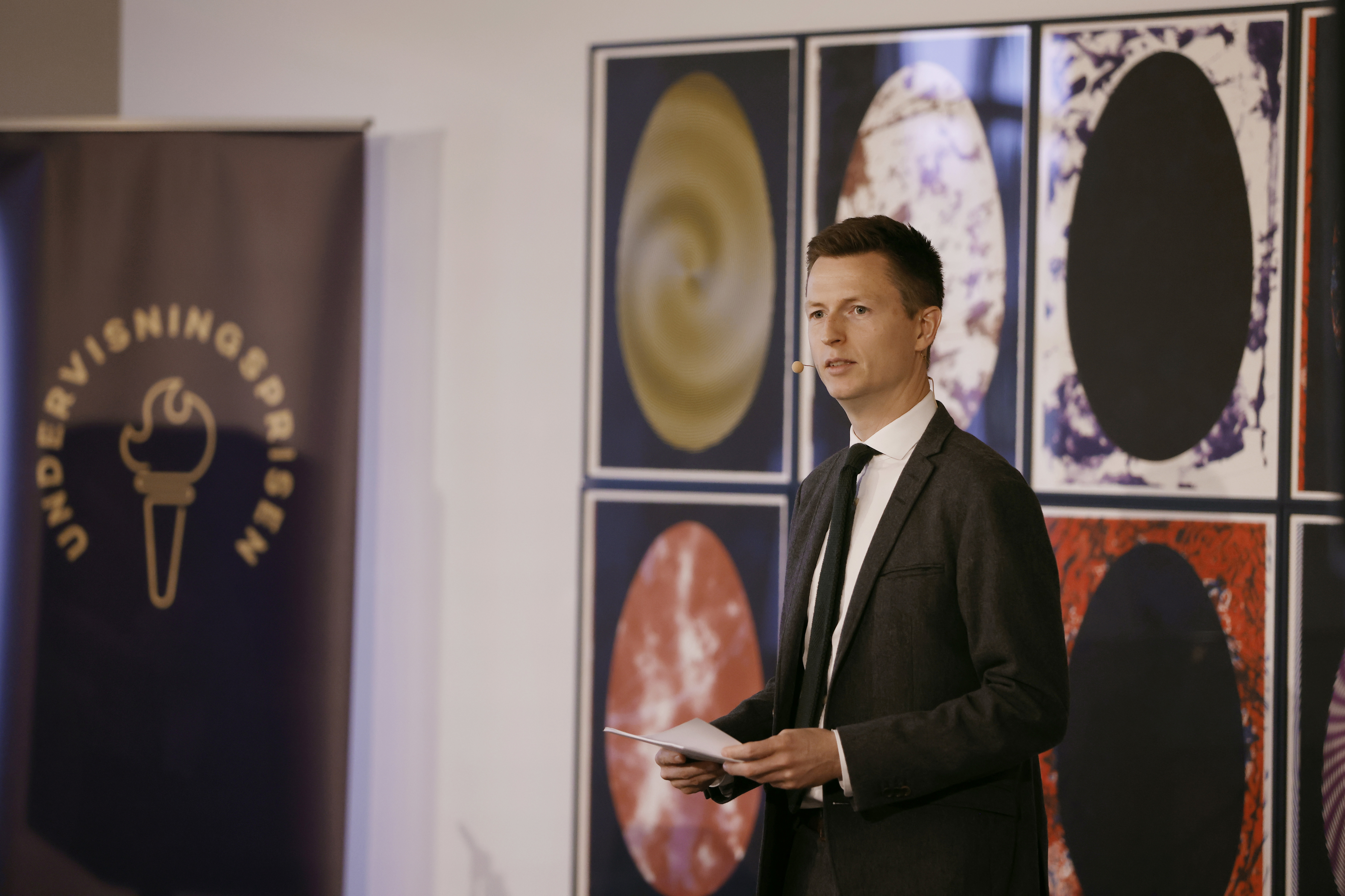 Uddannelses- og forskningsminister Jesper Petersen holder tale til uddelingen af Undervisningsprisen 2021. Foto: Søren Kjeldgaard. 