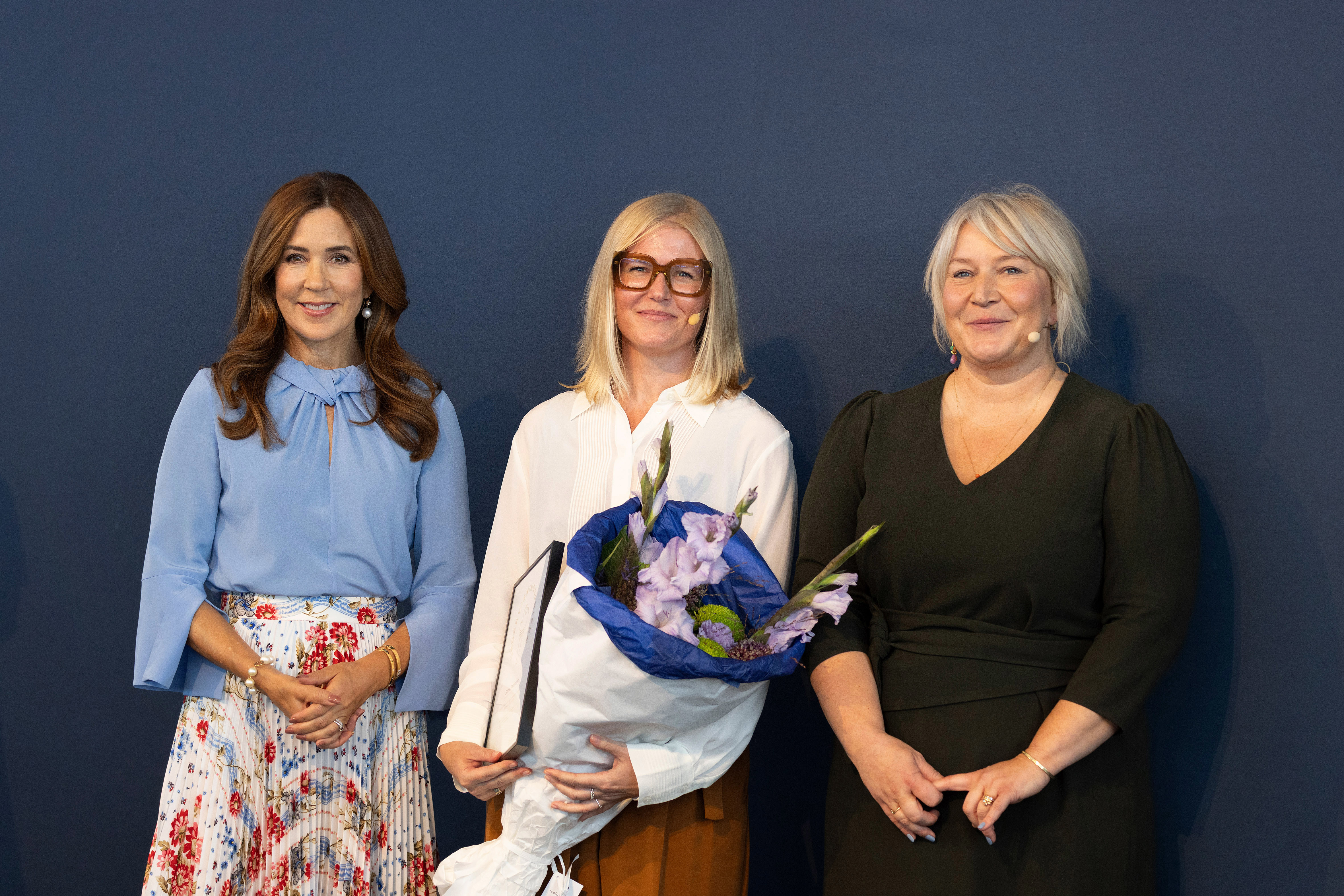 Sofie Pedersen, modtager af Undervisningsprisen 2024 med H.M. Dronningen og uddannelses- og forskningsminister Christina Egelund.