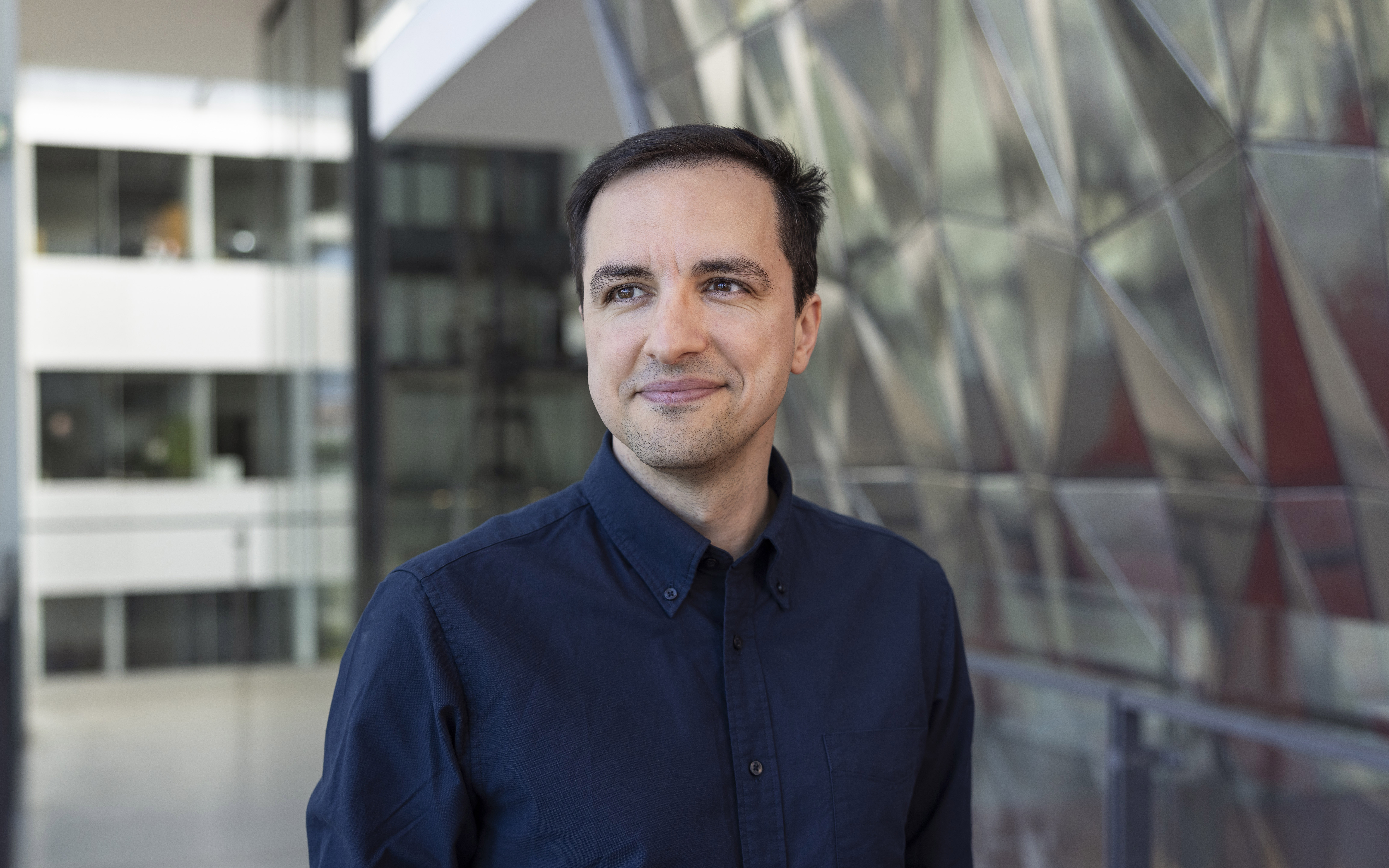 Lektor Jaume Castan Pinos har været passioneret omkring undervisning, lige fra han voksede op på Barcelonas vestegn. I dag implementerer han rollespil og simulation på Syddansk Universitet for at aktivere de studerende og gøre international politik håndgribeligt.