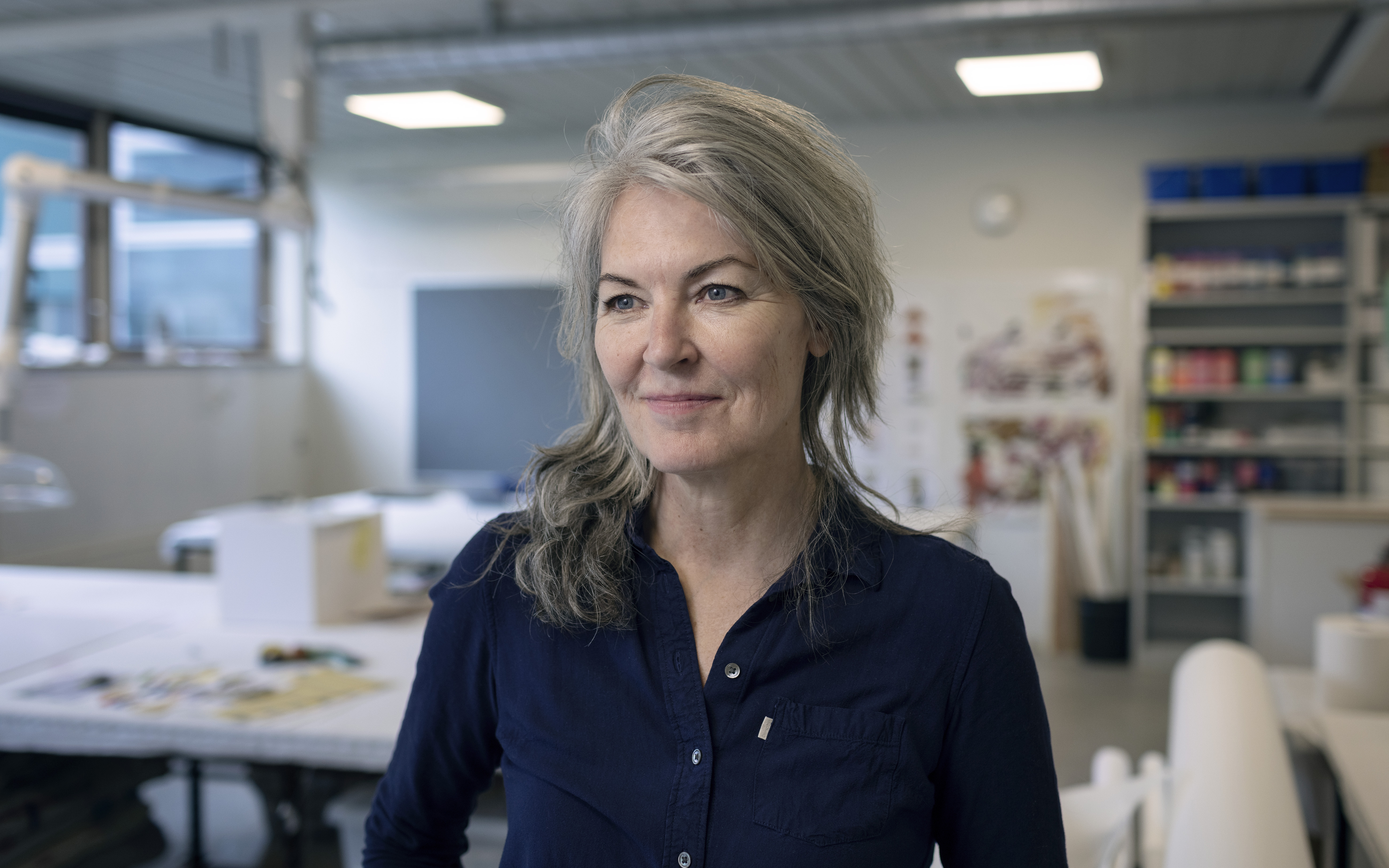 For Helle Graabæk, der er fagleder på Designskolen Koldings tekstiluddannelse, er det vigtigste at opnå en tillidsbaseret relation til sine studerende. Hvis hun ikke har det, bliver det svært at uddanne dem i det kreative fag.